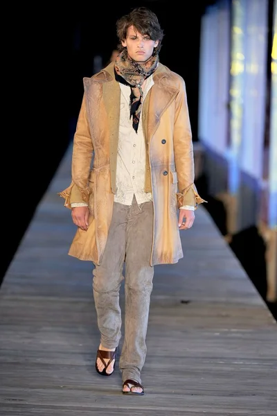 Look 34